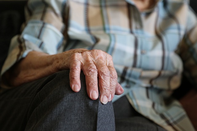 hands, 104 years, pensioner