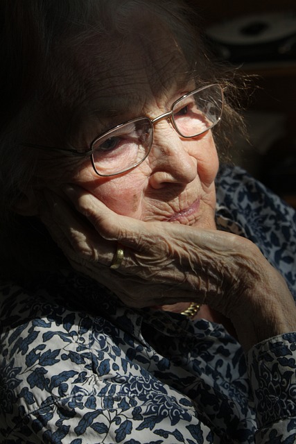woman, old, retirement home